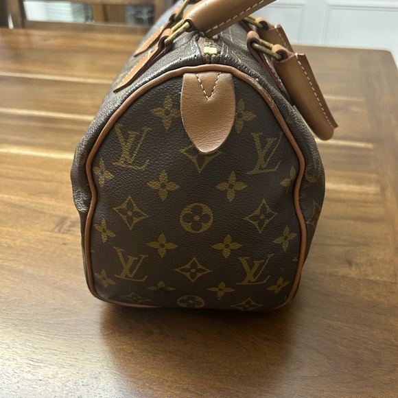 SOLD****Authentic Vintage Louis Vuitton Monogram Speedy 25 - Picture 3 of 16